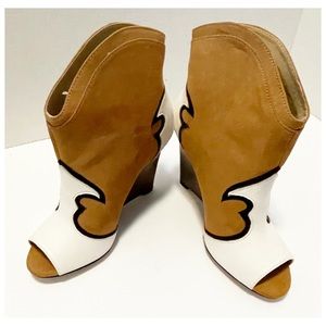 These 5 1/2 pair of toeless booties were only worn a few times.